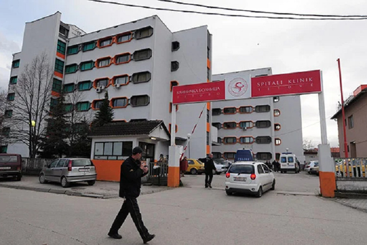 По пад од балкон загина 10-годишно момче во Тетово: родителите дознале од соседите