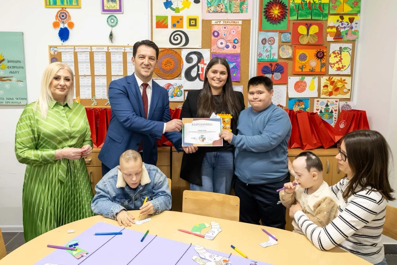 Првиот заменик-претседател на Владата Беким Сали го посети ООУ Ресурсниот центар „Иднина“ по повод Меѓународниот ден на лицата со Даунов синдром