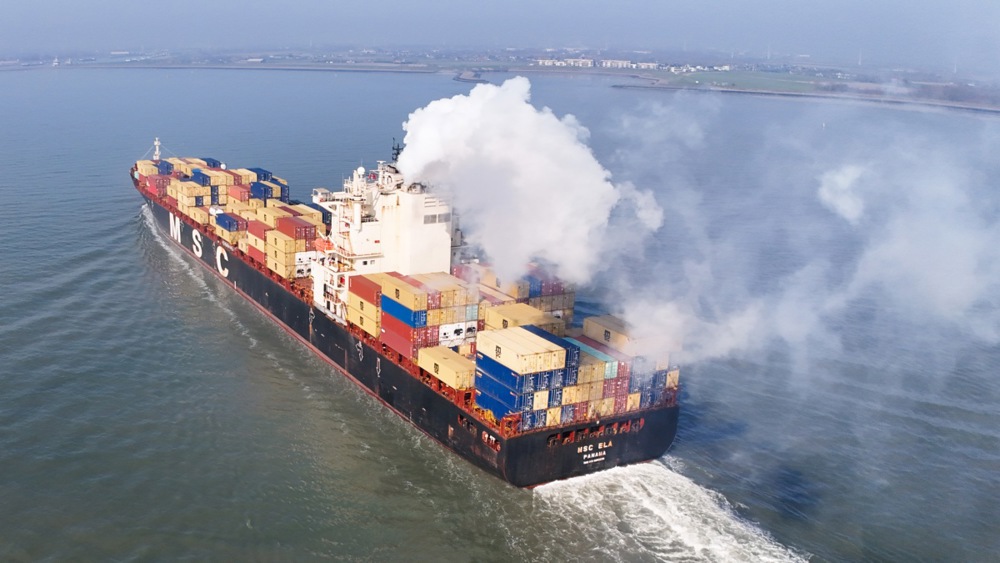 Ракета погоди британски брод во Ормутскиот теснец