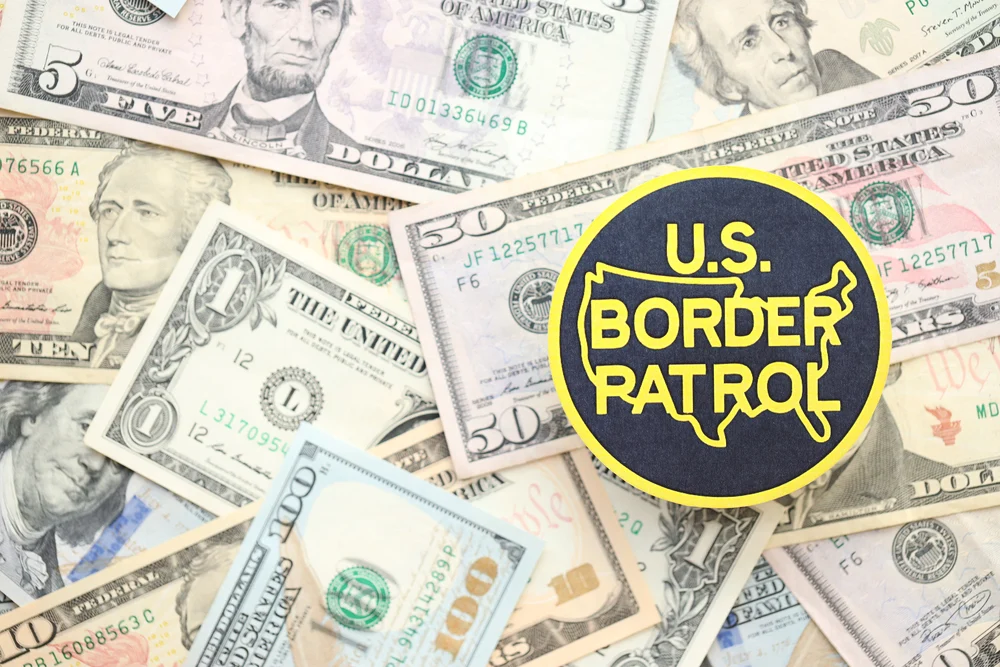 САД ќе бараат од посетителите од уште 12 земји да платат депозит од 15.000 долари