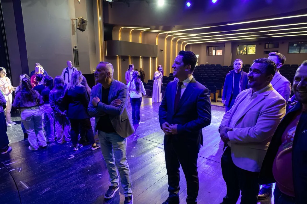 Сали го посети Албанскиот театар по повод Меѓународниот ден на театарот