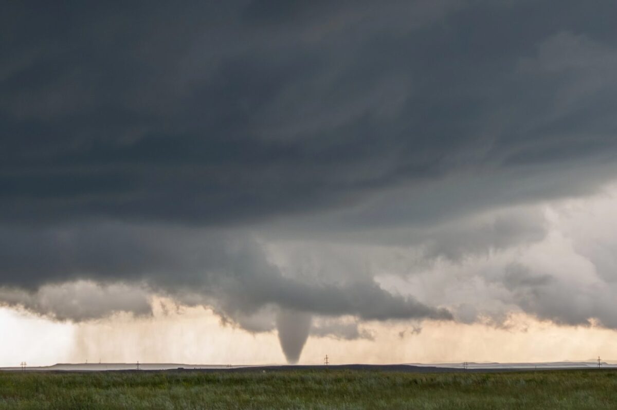 Силни торнада во САД: загинаа четири лица, уништени домови и стотици без струја