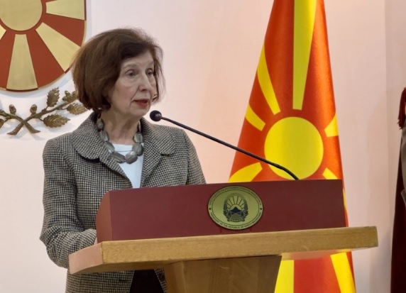 Сиљановска-Давкова: Состојбата е стабилна и нема опасност по безбедноста