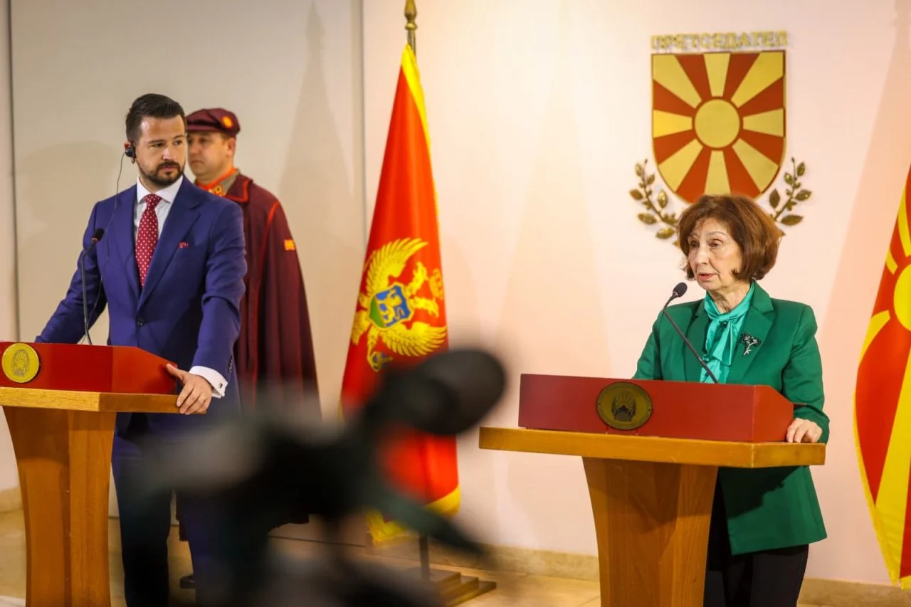 Сиљановска-Давкова со Милатовиќ: Скопје и Подгорица се пример за добрососедство, ЕУ патот мора да биде по еднакви стандарди