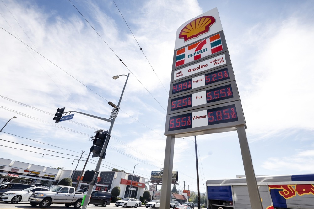 Трамп: Војната во Иран е многу поважна од мало зголемување на цената на бензинот