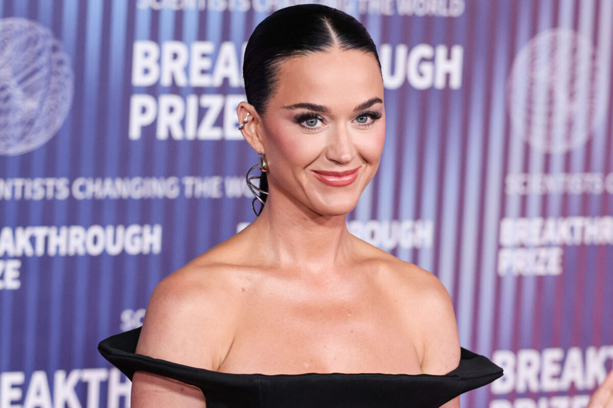 (Фото) Пејачката и поранешниот премиер се неразделни: Разликата во годините не е проблем за нив