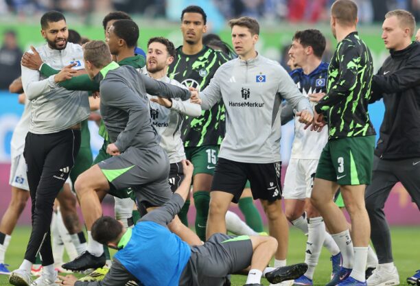 Хаос во Волфсбург – играчите се тепаа, навивачите дивееја