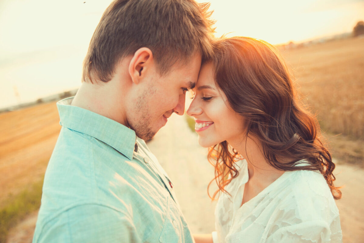 Хороскопот открива: Овие мажи најмногу „паѓаат“ на постари жени