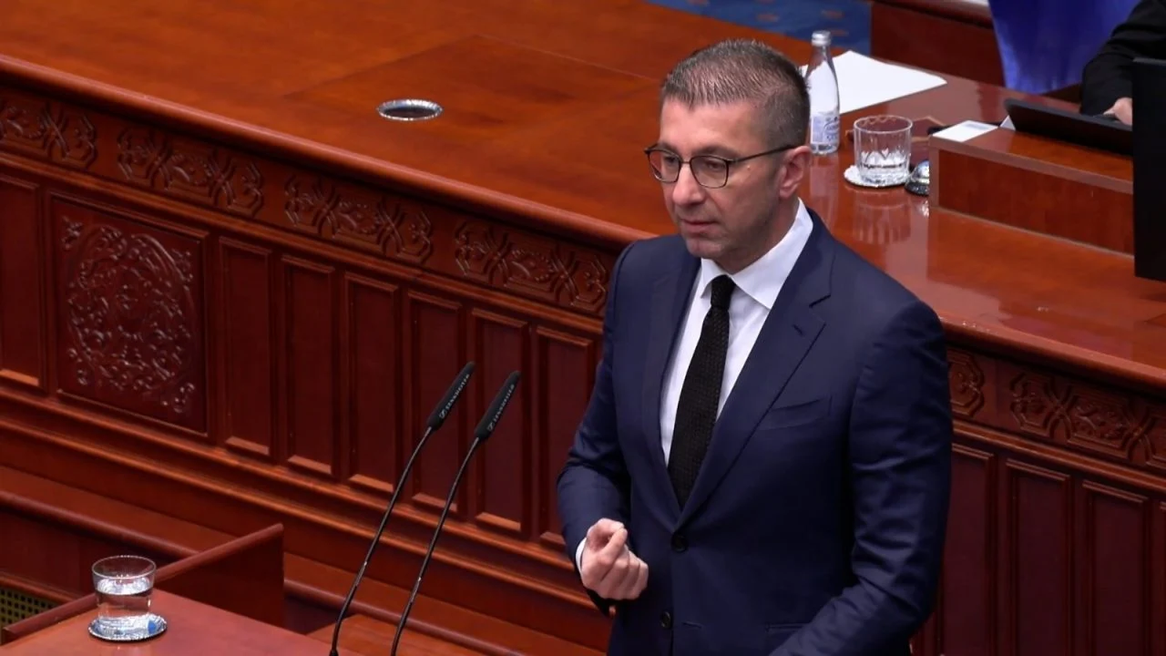 „Го знам премиерот“ не поминува веќе, функционерите кои се повикуваат во мое име, ги знаеме, вели Мицкоски