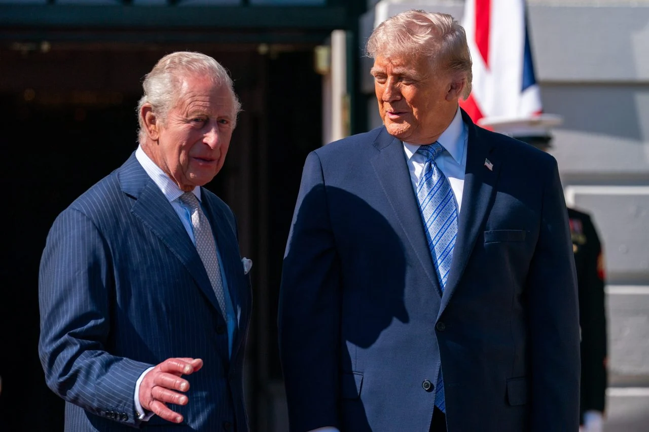 Oтсекогаш сум сакал да живеам во Бакингемската палата, рече Трамп по објавата дека се роднини со Чарлс