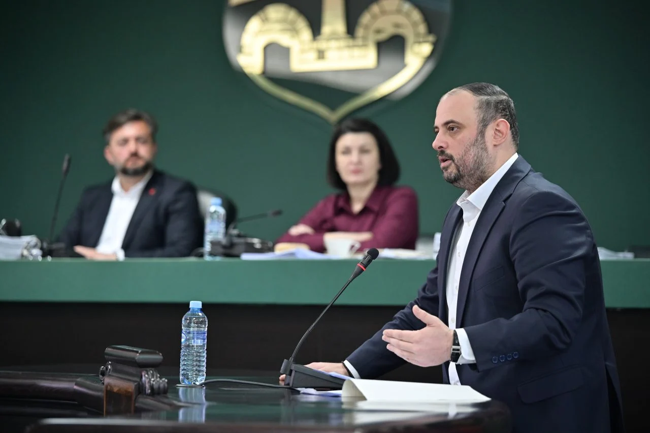 Ѓорѓиевски демонстрира недозволиво ниво на ароганција и неодговорност, сега ги обвинува вработените во „ЈСП Скопје“ дека со своите тужби го „блокираат“ претпријатието, велат од Левица