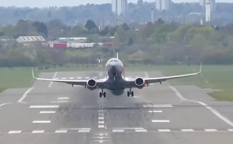 Авиобилетите скокаат ова лето: цените растат за 30 до 90 евра низ Европа