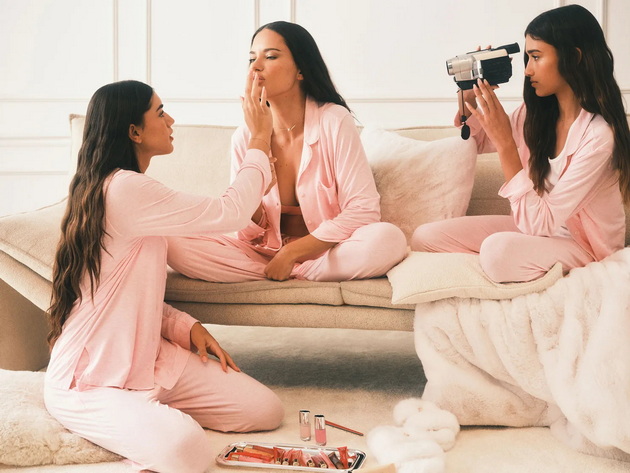 Адриана Лима со ќерките во кампања за Victoria’s Secret: прва заедничка фотосесија исполнета со емоции