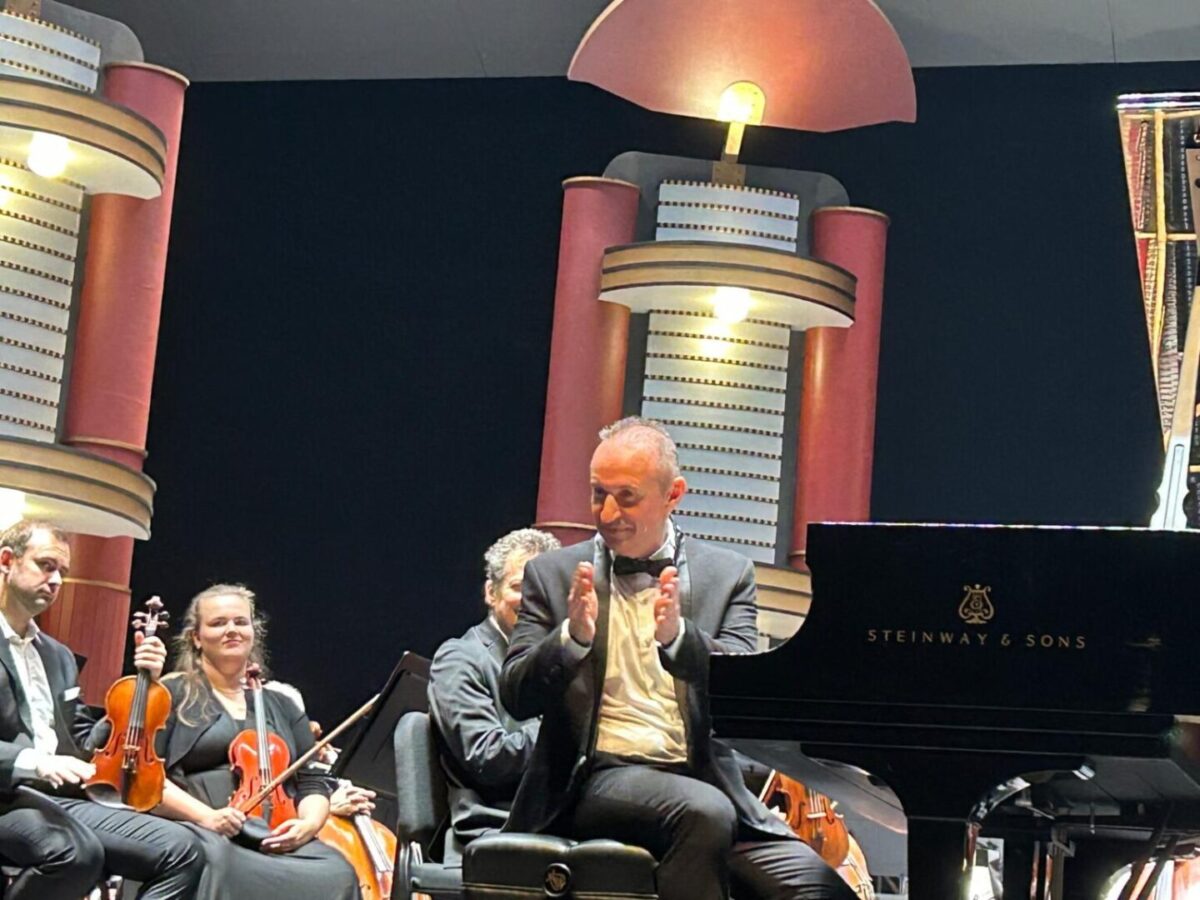 Американско-балканската глобална стопанска комора ја обедини дијаспората со концерт на Симон Трпчески во Флорида