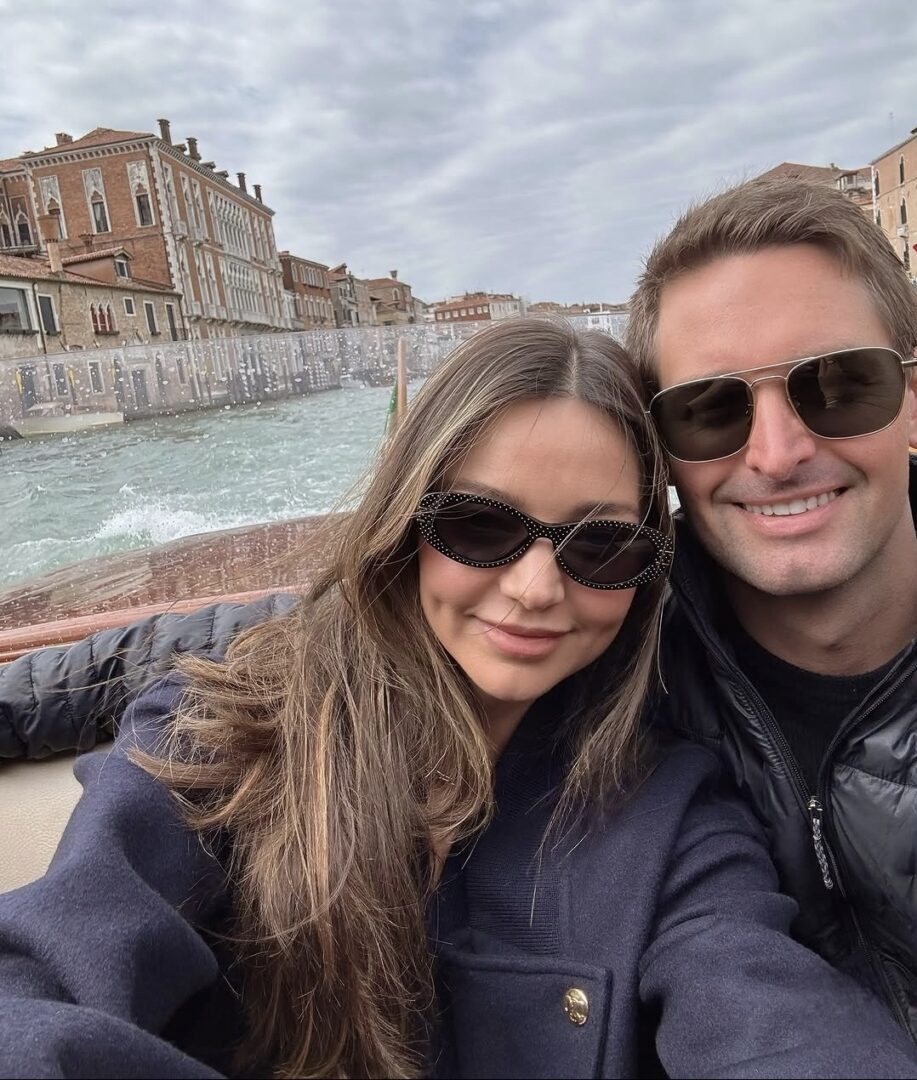 (ВИДЕО) Љубов, милијарди и семејство: Миранда Кер и нејзиниот сопруг живеат живот од соништата