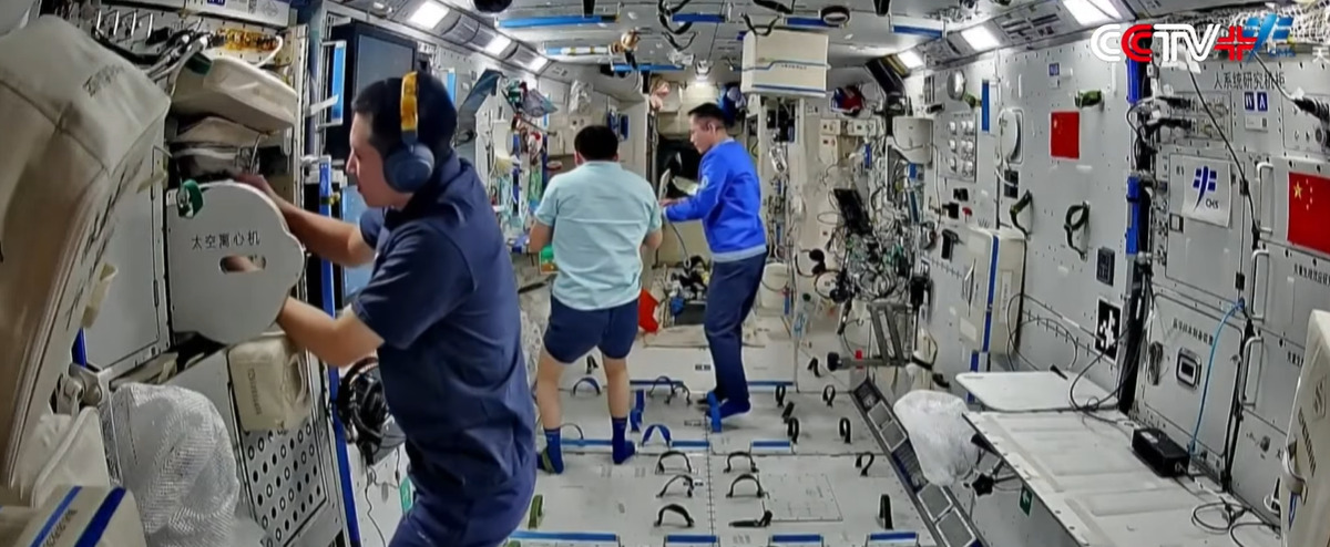 ВИДЕО: Кинеските астронаути ќе останат во вселената уште еден месец