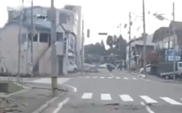 (ВИДЕО) Силен земјотрес од 7,5 степени во Јапонија: страв од цунами, објавена драматична снимка од ударот