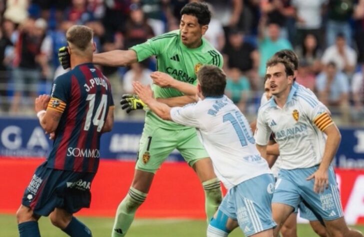 (Видео) Жестока суспензија за голманот насилник