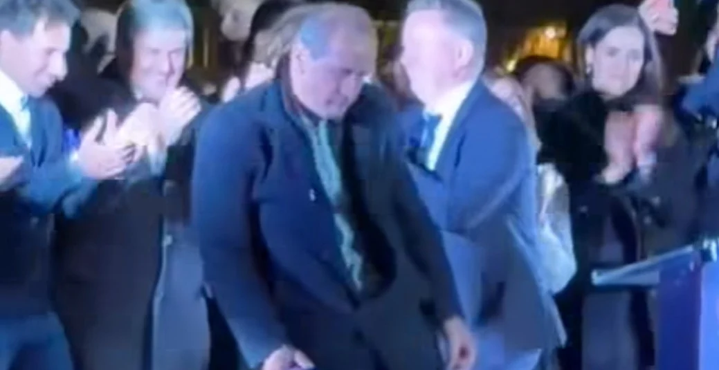 (Видео) Идниот министер за здравство во Унгарија хит на интернет поради неговиот танц