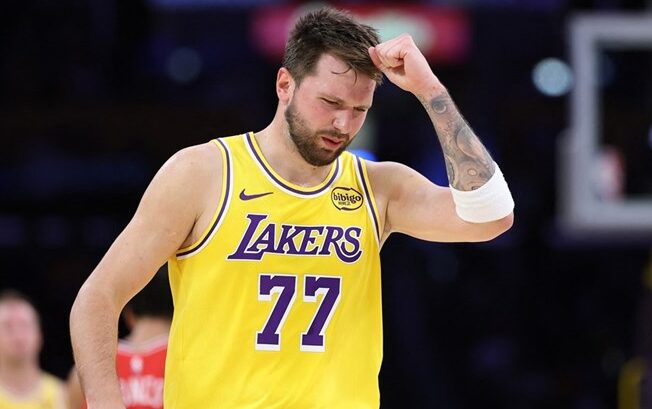 (Видео) Лејкерси на -43 во Оклахома, Дончиќ се повреди