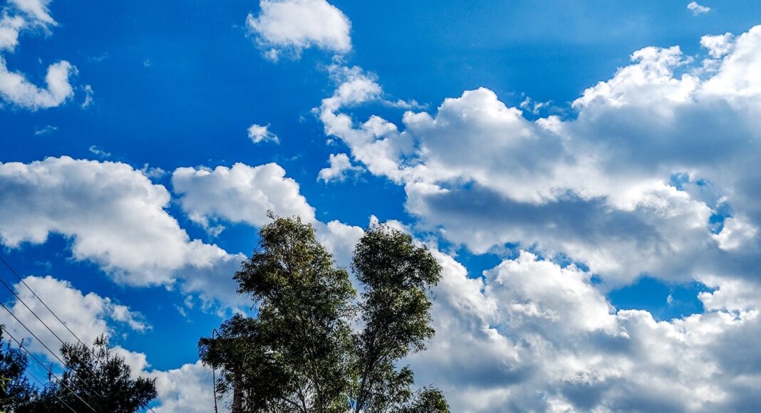Времето денес прави пресврти: Сонце, Дожд и силен Ветер во ист ден
