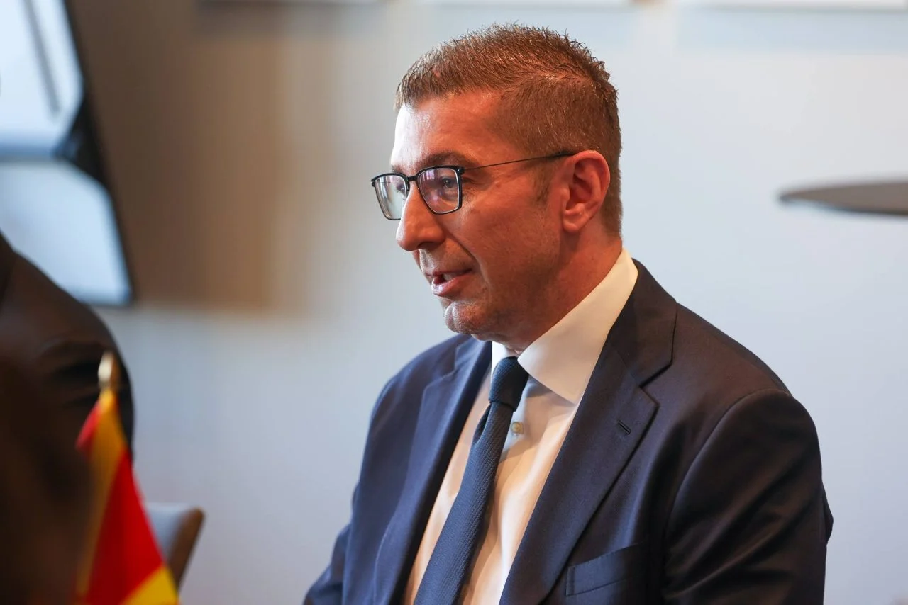 Додека светот најавува нова криза и глад, Мицкоски продолжува да раскажува бајки за „трета економија во Европа”, велат од СДСМ