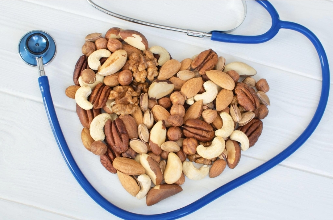 Една мала шака, голема разлика: зошто јаткастите плодови се сојузник на срцето?