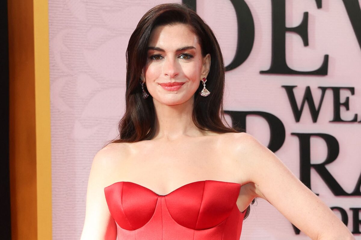 Ен Хатавеј прогласена за најубава жена во светот за 2026 – убавината, како што вели, доаѓа со самодовербата