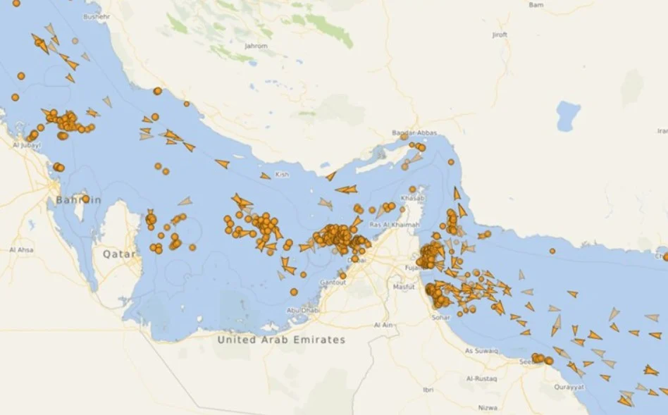 Ирански медиуми: Ирански супертанкер помина низ Ормускиот теснец без никакво криење