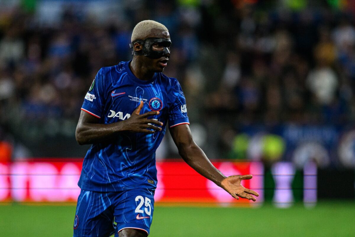 Каиседо уште седум години во Челзи