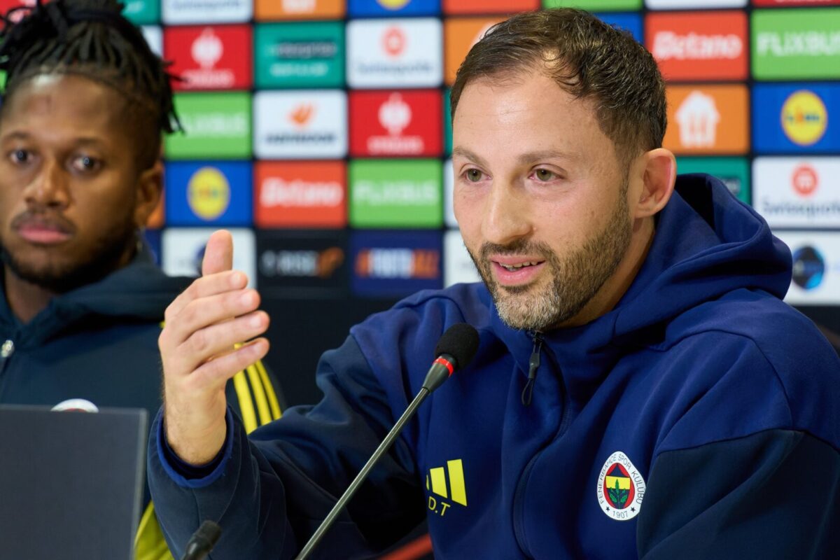 Лутиот претседател го отпушти тренерот и целиот спортски сектор на Фенербахче