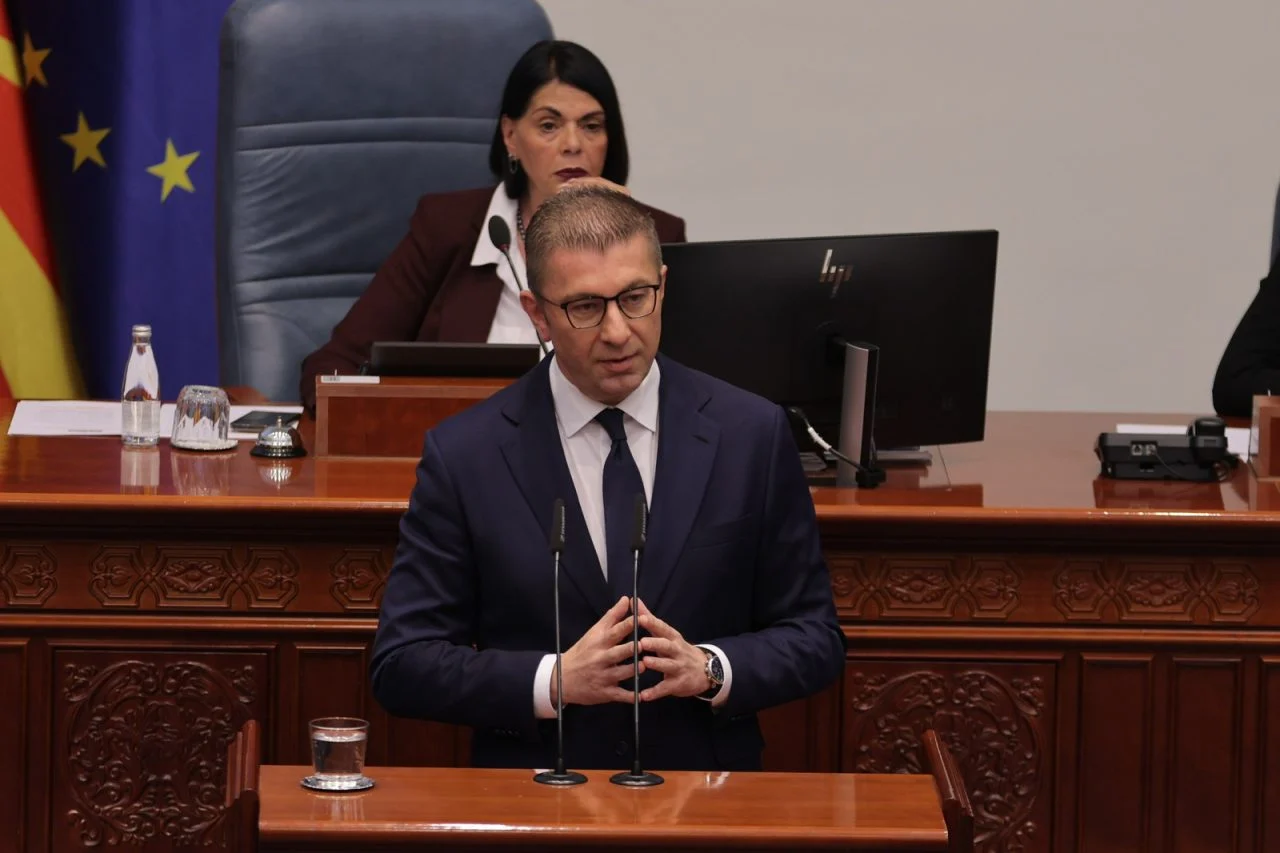 Мицкоски до Беџети: Никој нема ништо против користењето на албанскиот јазик