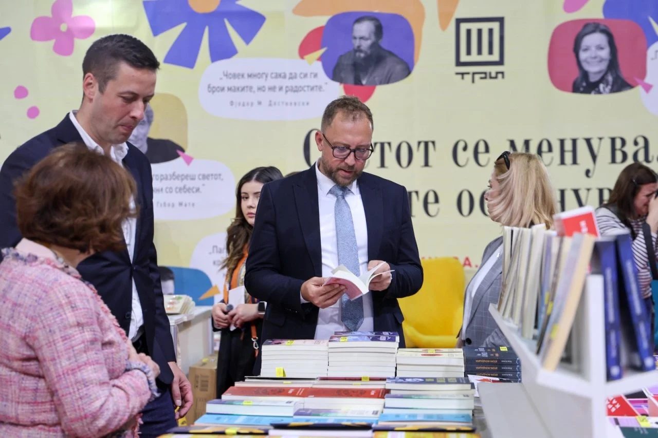 Отворен Саемот на книгата 2026 во Скопје: „Кој чита, живее илјада животи пред да умре“