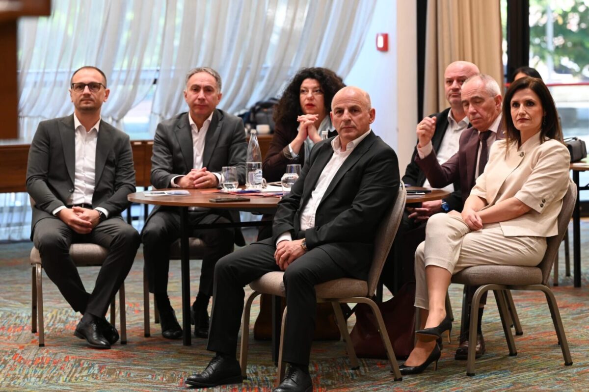 Регионален форум за реформи во управувањето со отпад во Скопје: Проданоски дел од учесниците