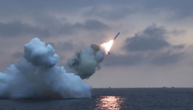 САД ги трошат резервите на „невидливи“ крстосувачки ракети за војната во Иран