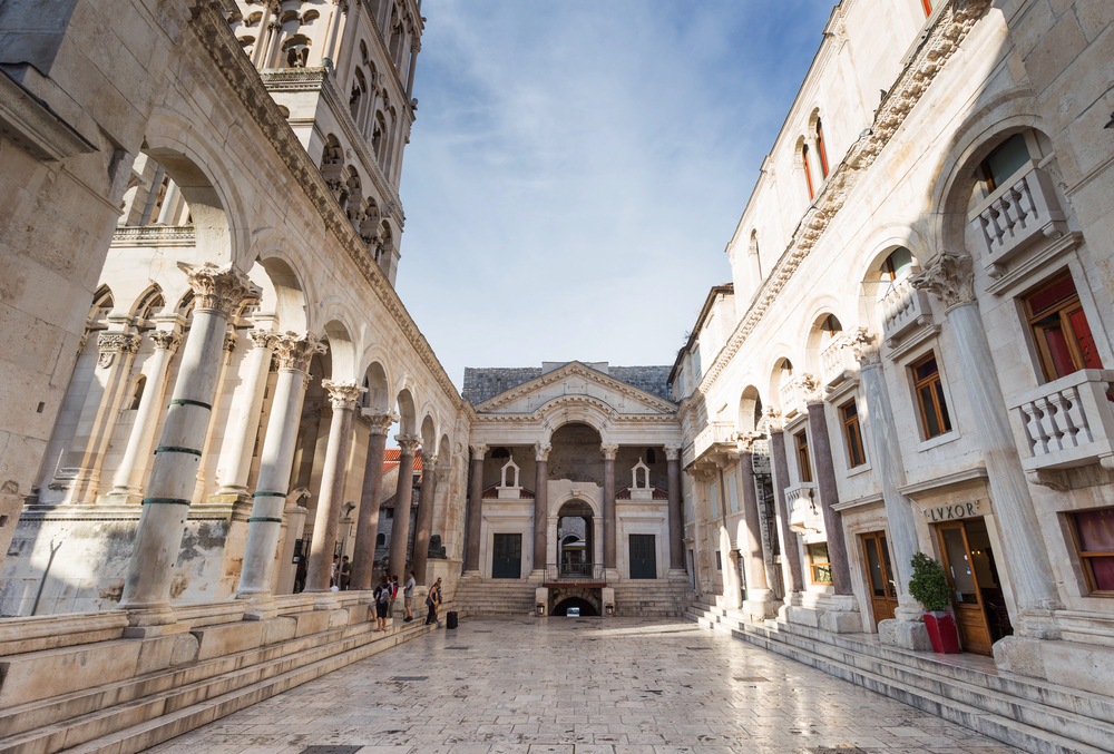 Се продава куќа од 13. век во Диоклецијановата палата, цената нема да ве изненади