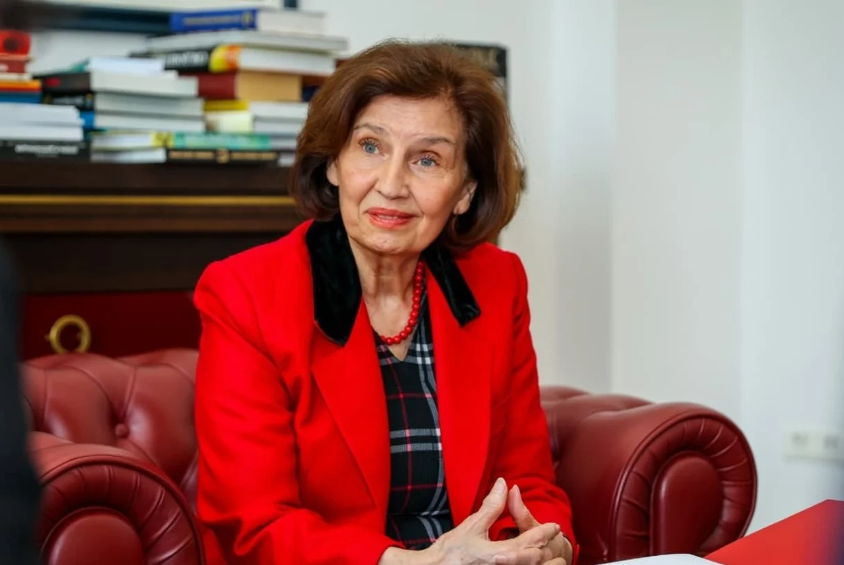 Сиљановска-Давкова: Нека светлината на Христовото воскресение ни подари сила, мудрост и непоколеблива вера во доброто