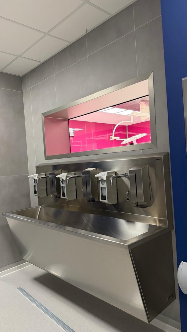 Стентон градба со завршен проект во УКЦ "Мајка Тереза": Реконструираните хируршки сали пуштени во употреба