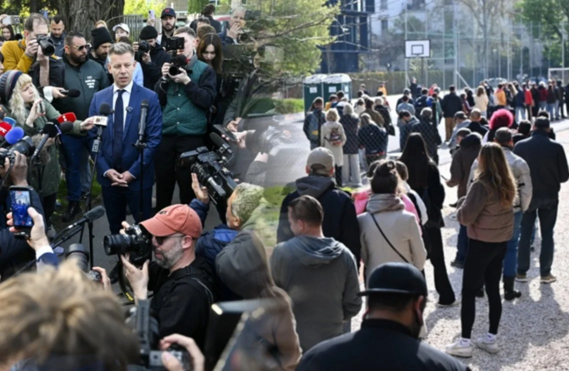 Тиса расте на 135 мандати со 45,71% обработени гласови, Маѓар со благодарност до Унгарија