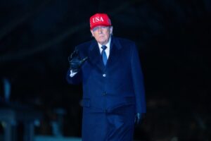 Трамп: „Вторник, 20:00 по источно време!“