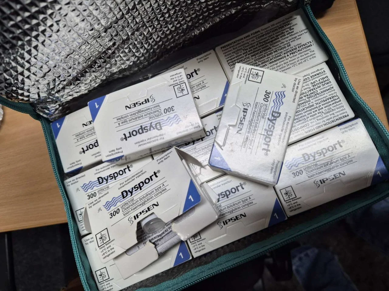 (Фото) Доктори на скопските клиники, сопственици на дерматолошки ординации, уапсени 14 лица во акцијата на МВР: набавувале фалсификувани медицински лекови и помагала за да ги употребат на трети лица