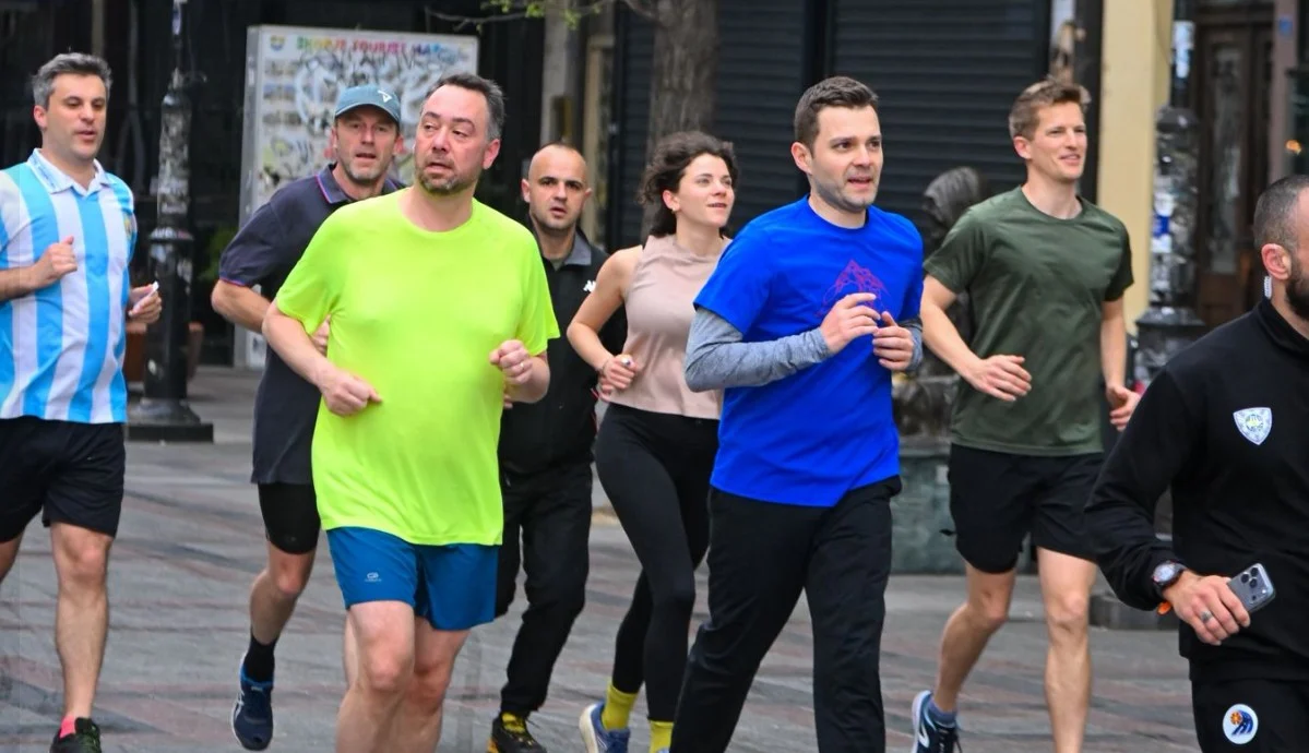 (Фото) Муцунски: Утрински 6 километри низ Скопје со белгискиот министер за надворешни работи