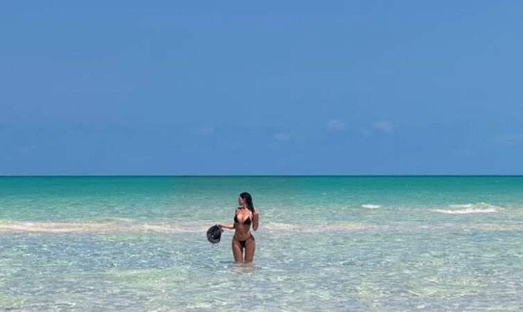 (Фото) Риалити ѕвездата ја отвора сезоната на бикини – направи вистински хаос на социјалните мрежи