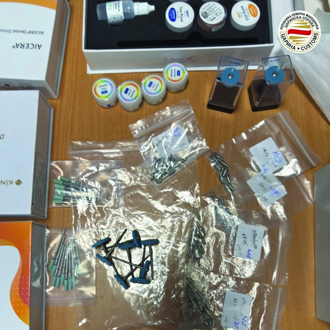 (Фото) Турски државјанин се обидел во Македонија нелегално да внесе 116 забни импланти: поднесена кривична