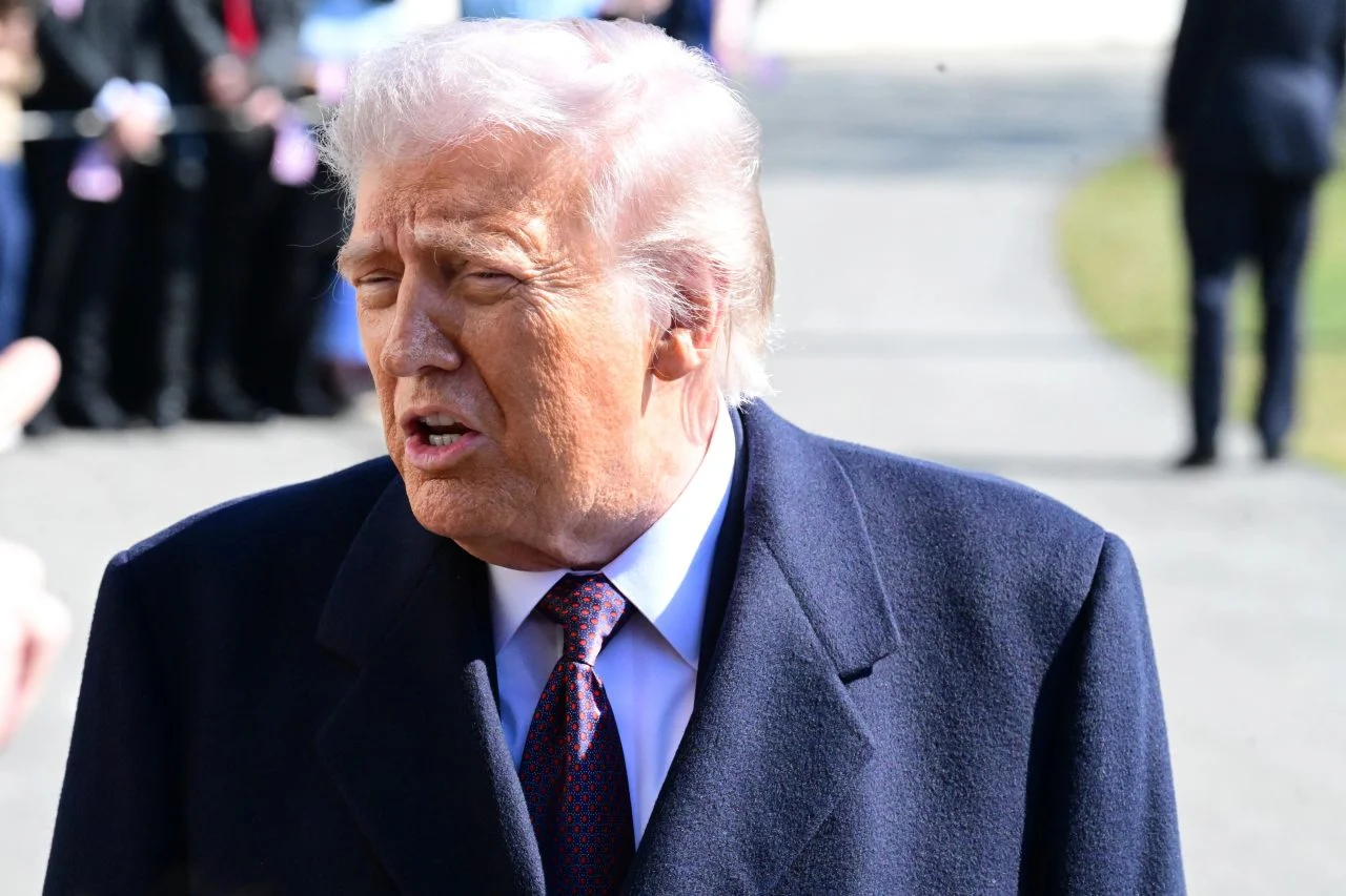 „Волстрит журнал“: Трамп со часови викал на советниците поради соборен авион