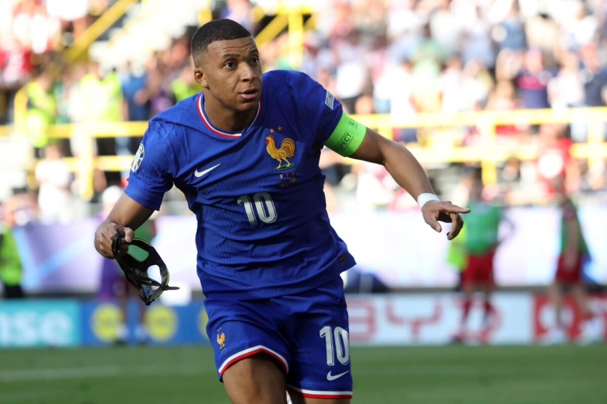 „Играм за луѓе кои мислат дека сум мајмун, ако не постигнам гол“