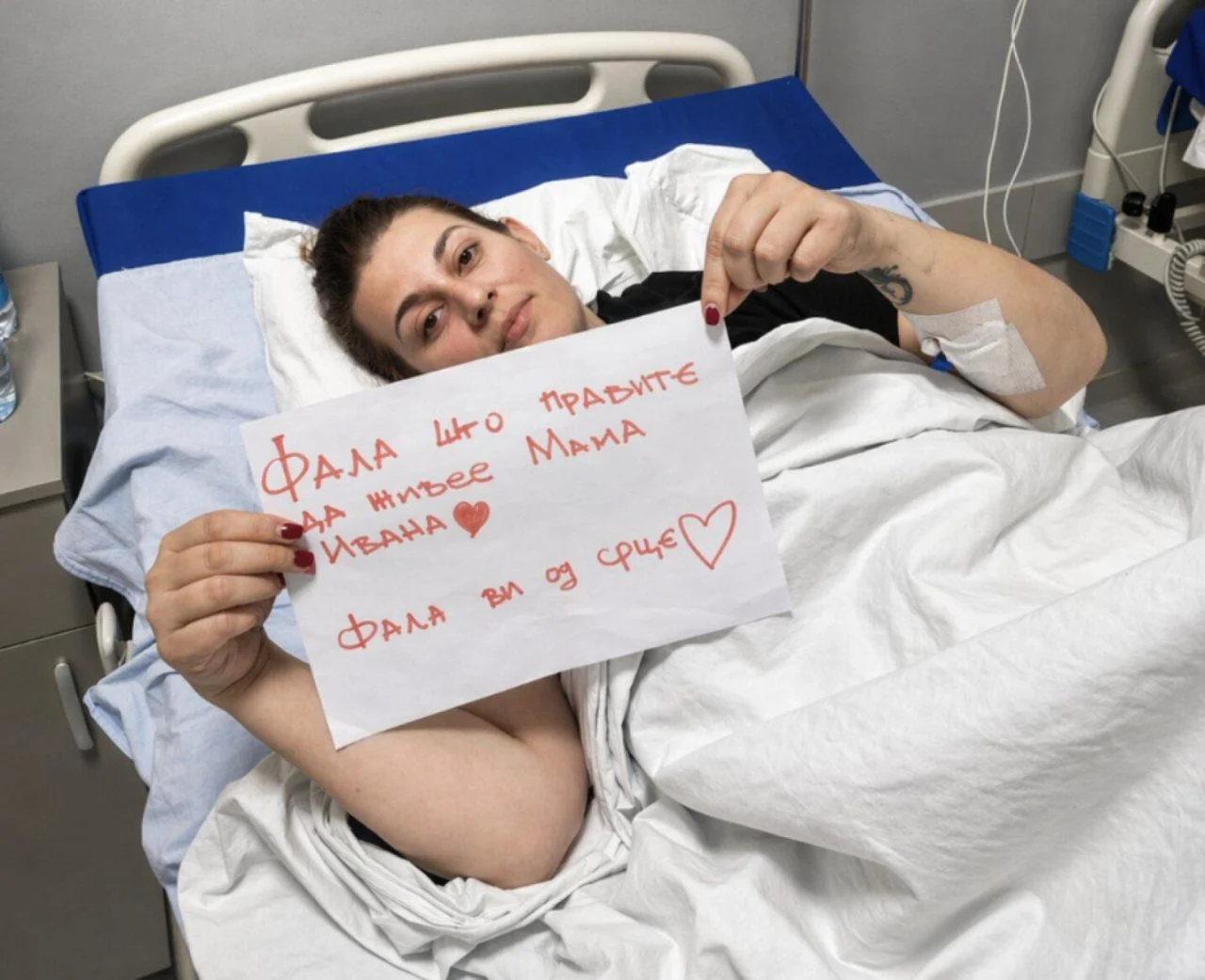 „Фала ви што правите да живее мама Ивана“ – потресна порака од жената за се собираат средства за лекување