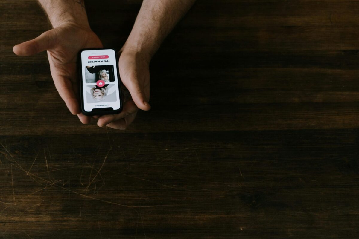 Bumble воведува „пчела“ која избира партнер за вас – AI станува новиот дигитален спојувач
