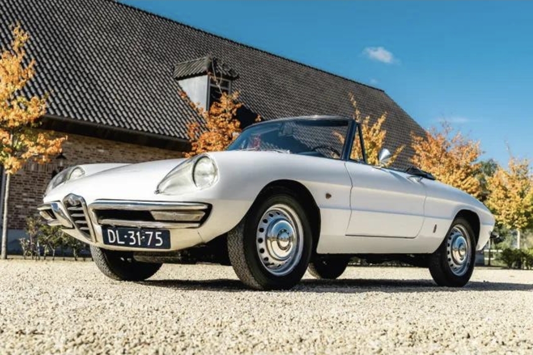 Алфа Ромео слави 60 години „Spider“: Легендарниот Duetto и понатаму живее меѓу љубителите