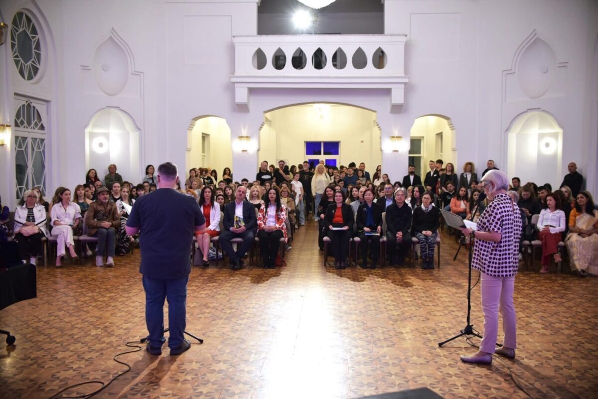 Битола ја отвори вратата за младите таленти: Стартуваше 45-тото издание на „Малиот Битолски Монмартр“